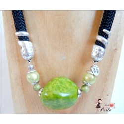 Collier elégant, en ivoire végétal vert