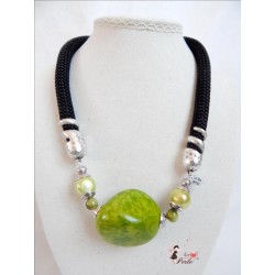 Collier elégant, en ivoire végétal vert