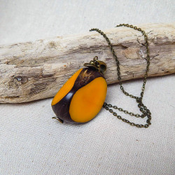 Collier en perles d’ivoire végétal (tagua)