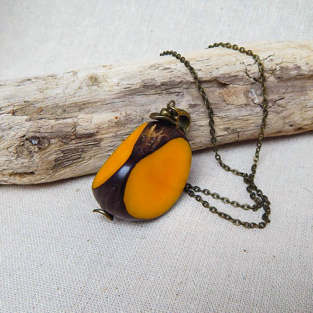 Collier en perles d’ivoire végétal (tagua)