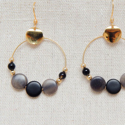 Boucles d'oreilles dorées en ivoire végétal grises et noires