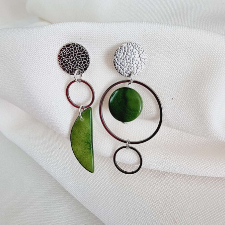 Boucles d'oreilles asymetriques en ivoire végétal