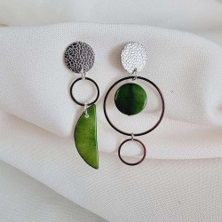 Boucles d'oreilles asymetriques en ivoire végétal