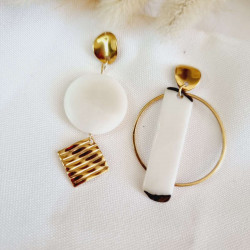 Boucles d'oreilles asymétriques en ivoire végétal, couleurs multiples