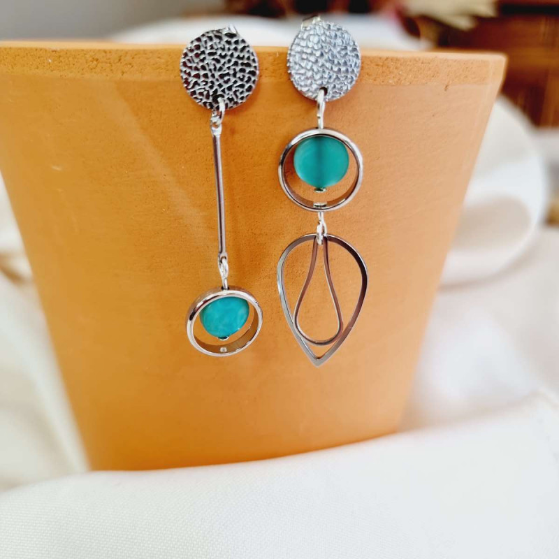 Boucles d'oreilles asymetriques en ivoire végétal et acier inoxydable