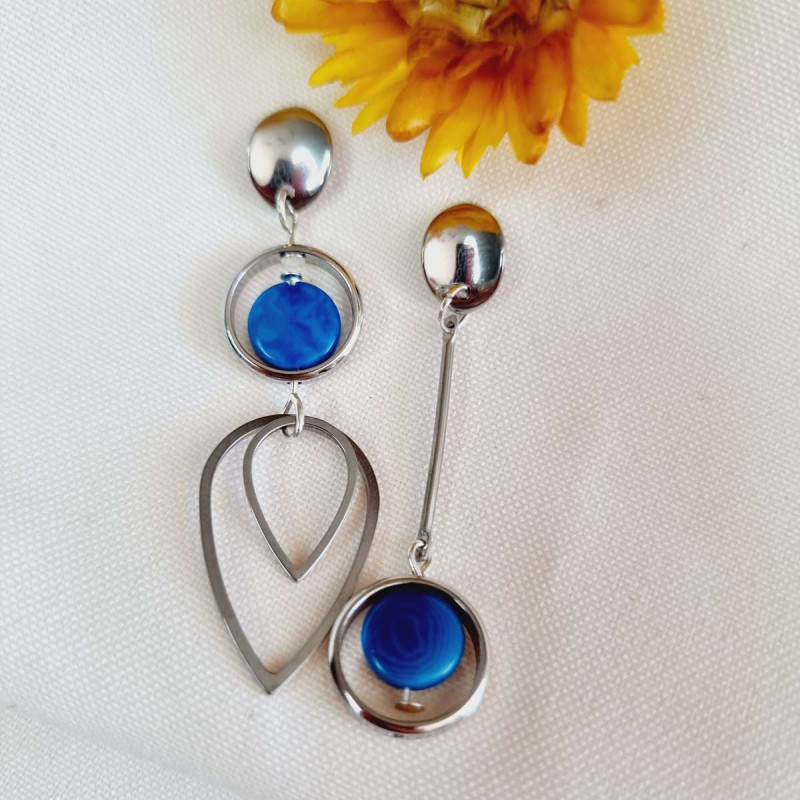 Boucles d'oreilles asymetriques en ivoire végétal et acier inoxydable