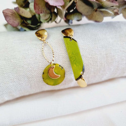 Boucles d'oreilles asymétriques en ivoire végétal, couleurs multiples