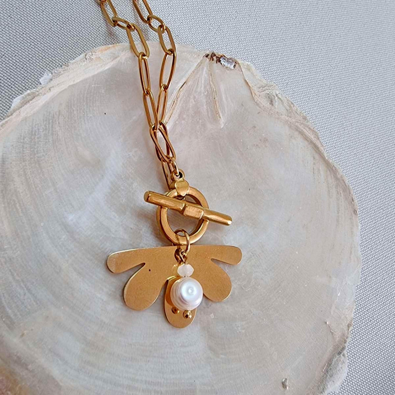 Collier pendentif perles d’eau douce sur chaîne dorée en acier inoxydable