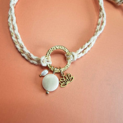 Bracelet réglable composé de breloques en tagua, acier inoxydable et nacre