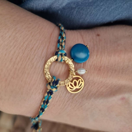 Bracelet réglable composé de breloques en tagua, acier inoxydable et nacre