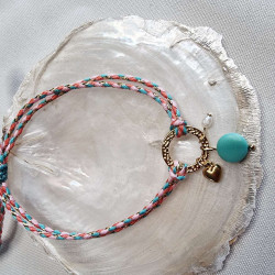 Bracelet réglable composé de breloques en tagua, couleur bleu lagon, et breloque au choix en acier inoxydable