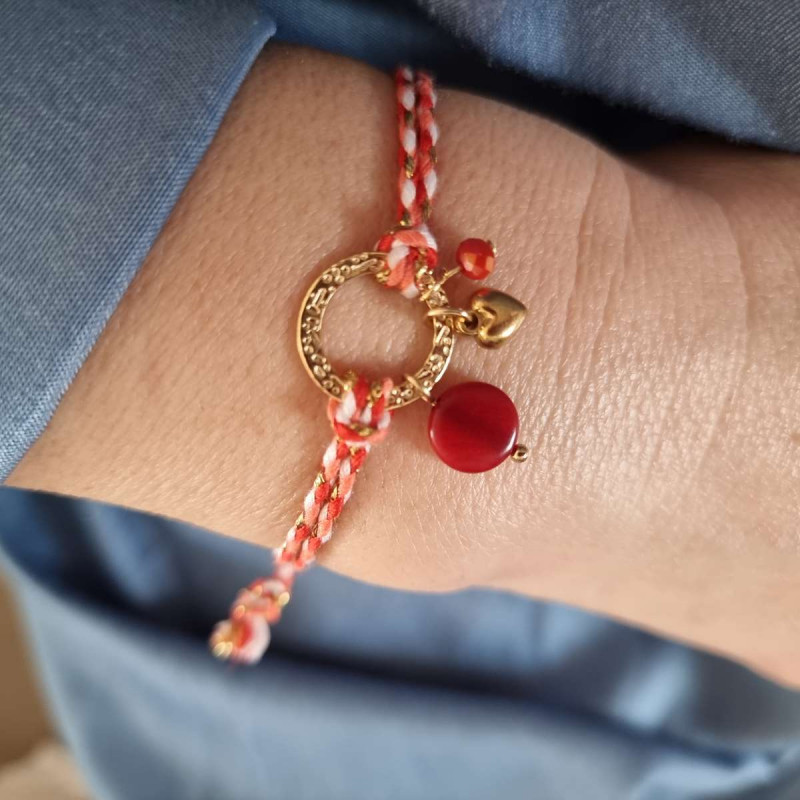 Bracelet réglable composé de breloques en tagua, couleur rouge, et breloque au choix en acier inoxydable