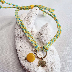 Bracelet réglable composé de breloques en tagua, couleur jaune, et breloque au choix en acier inoxydable
