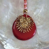 Collier avec son pendentif en tranche de graine de tagua, montée sur un cordon tressé en coton